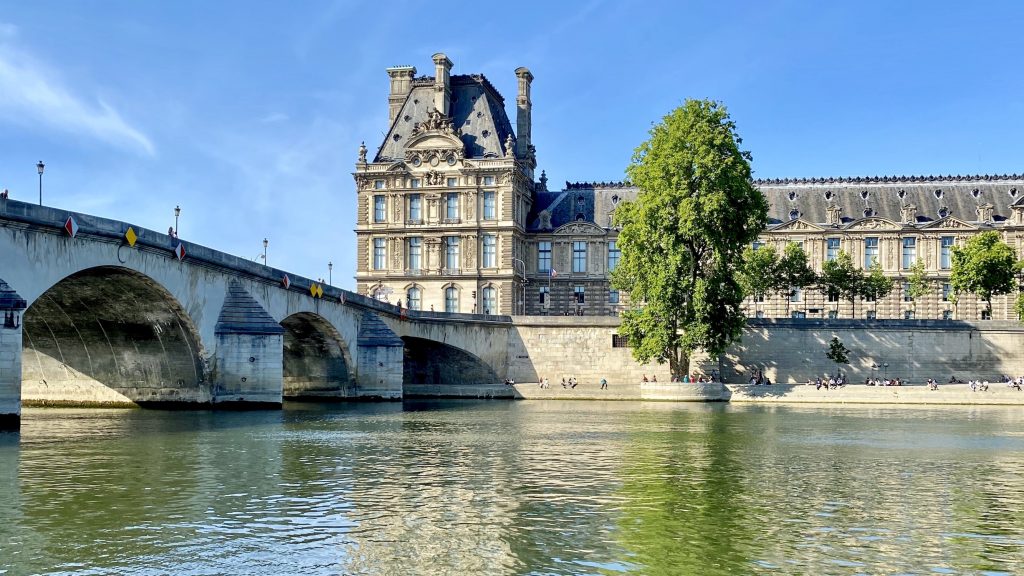 A Quiet Weekend in Paris next to the Seine