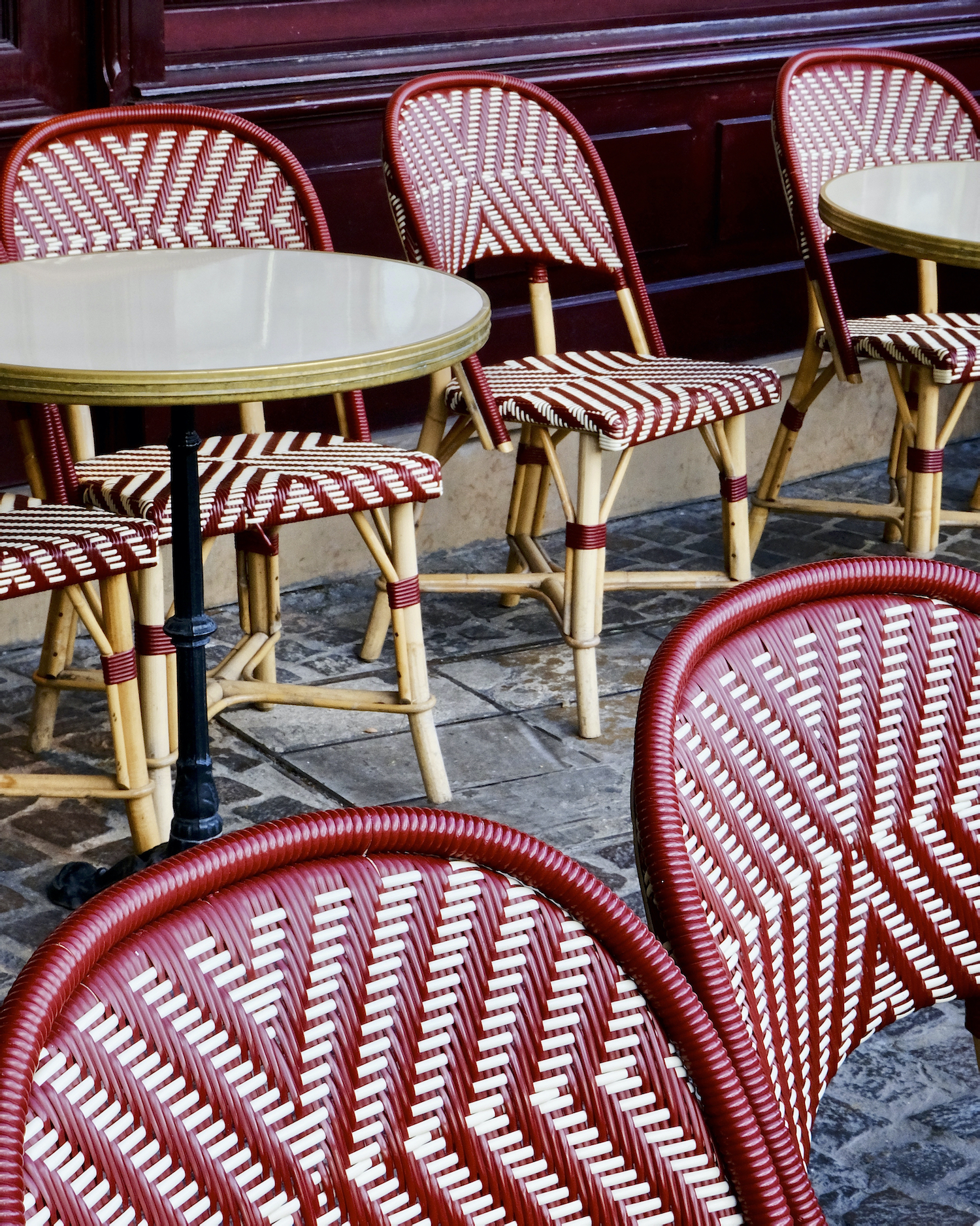 Weekend Links Week 11 red café chairs