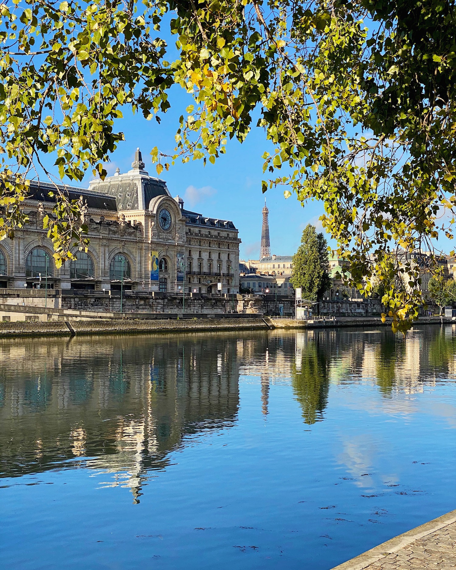 October COVID-19 update Paris Musée d'Orsay reflecting on the Seine