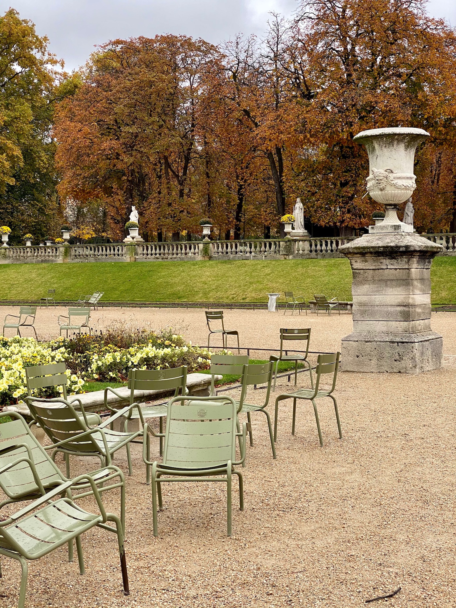 A Walk through Jardin du Luxembourg in the fall