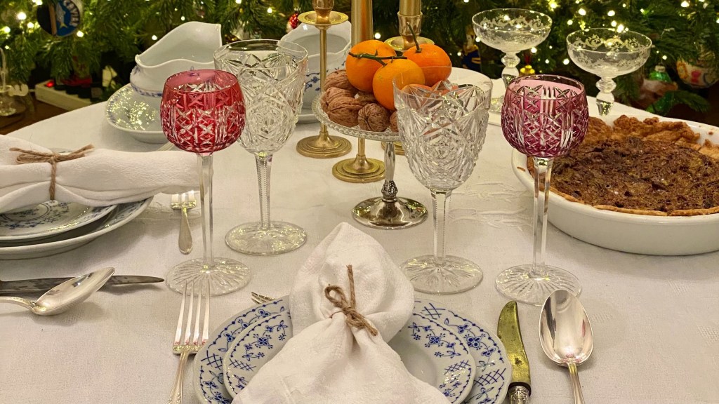 thanksgiving table featured