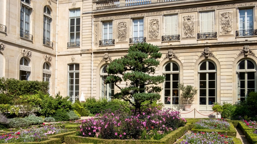 weekend links week 39 elysee palace garden featured