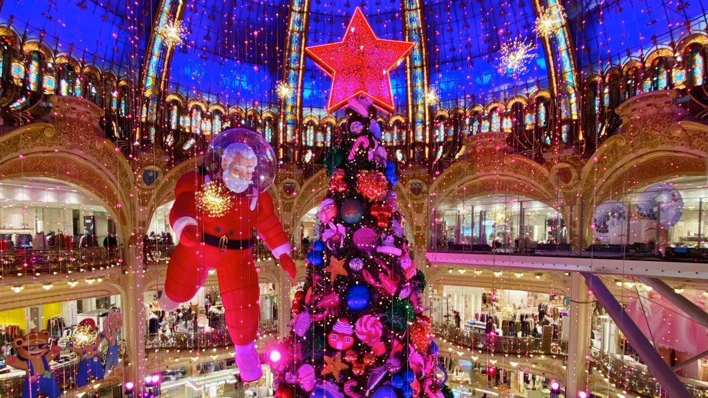 galeries lafayette christmas tree weekend links week 50