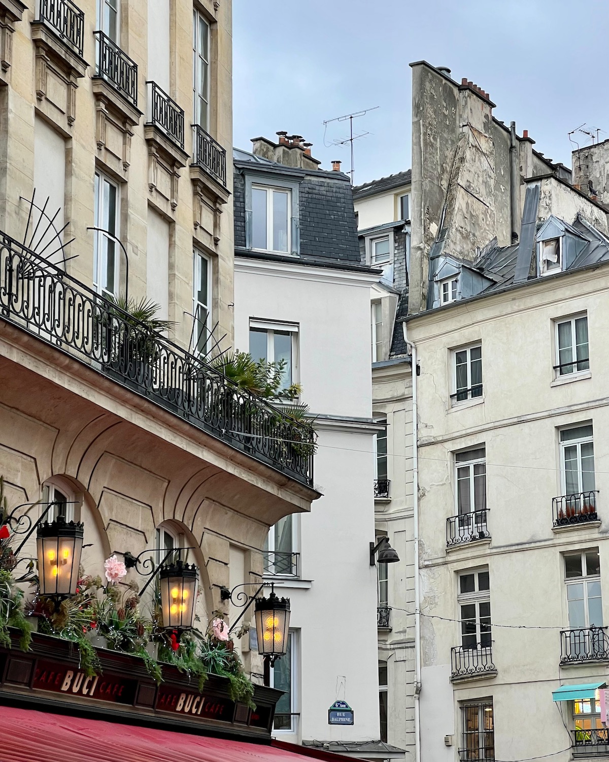 grey corner in paris