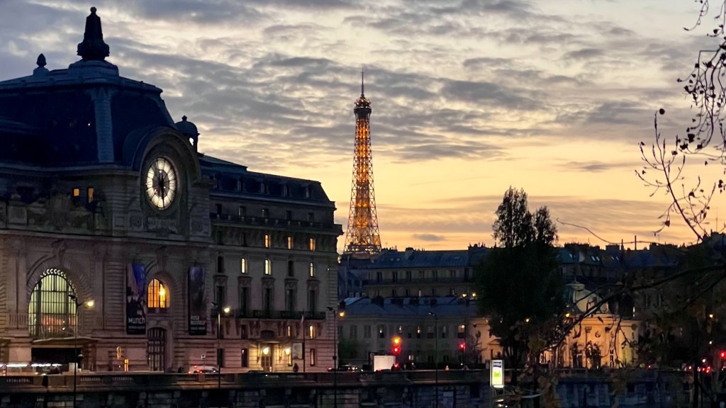 eiffel tower night view weekend links week 46