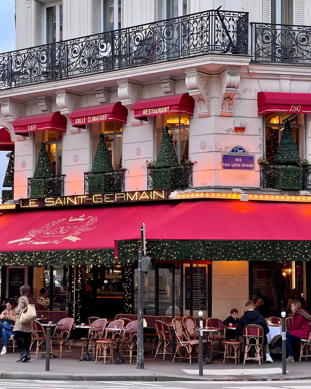 le saint germain christmas decorations 2022