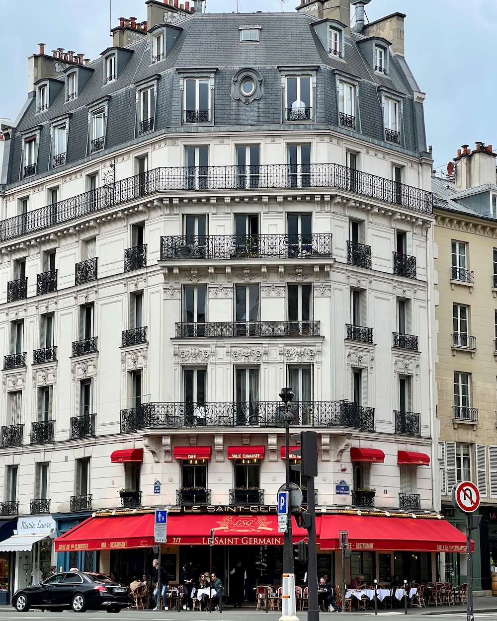 le saint germain cafe in paris