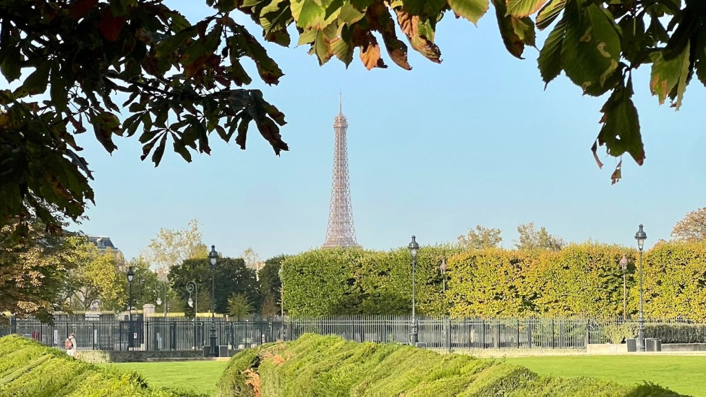 weekend links week 41 eiffel tower from louvre
